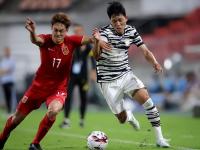 乐鱼体育app-东亚杯-朱辰杰冒顶送礼国足首战0-3韩国