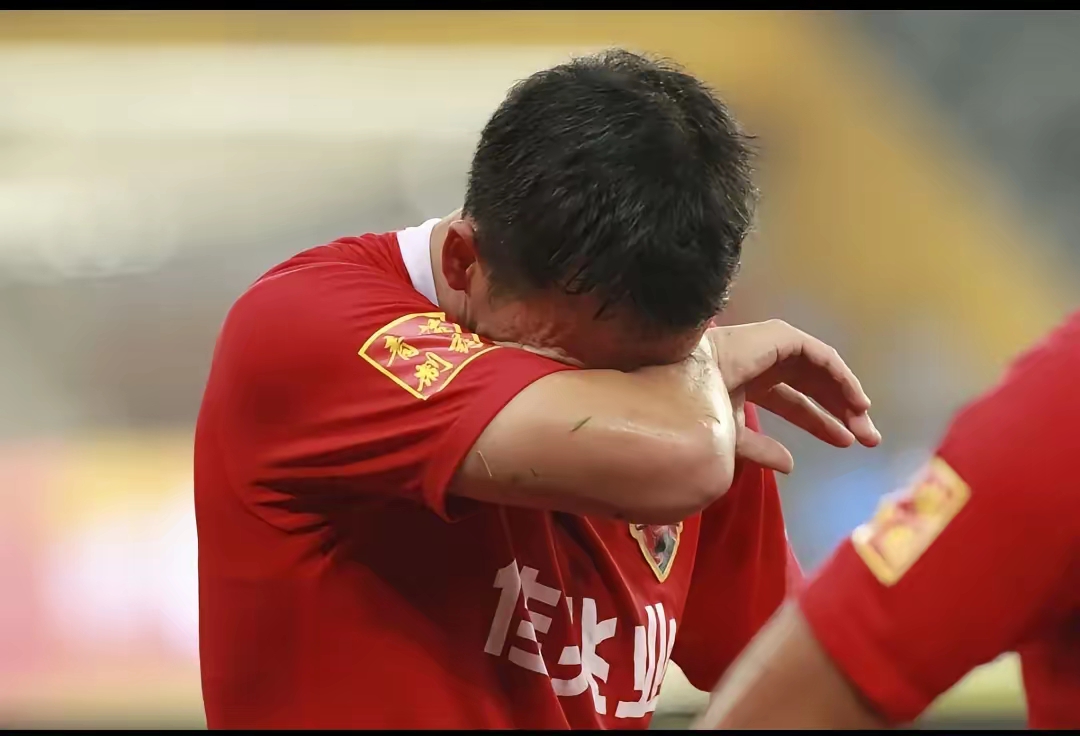 包含西悉尼流浪者冲击季军，年轻球员表现亮眼的词条