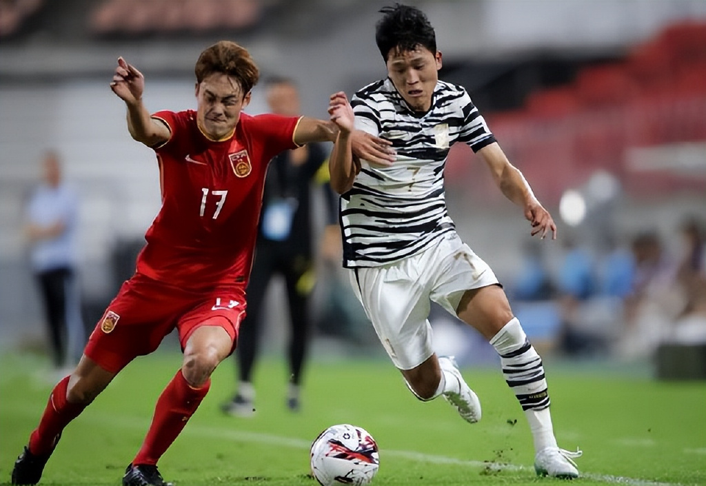 东亚杯-朱辰杰冒顶送礼国足首战0-3韩国
