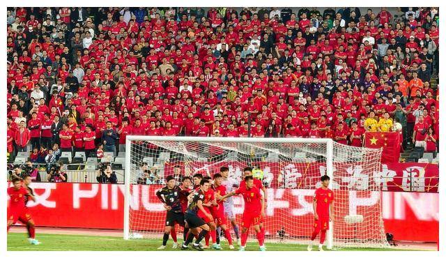 东亚杯-朱辰杰冒顶送礼国足首战0-3韩国