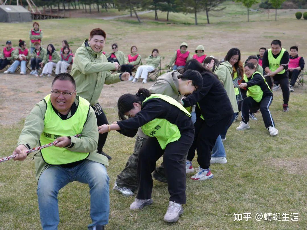 球队团建趣闻多，队员合作精神备战全力