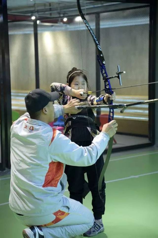 新西兰射箭选手勇夺头筹，英姿飒爽的简单介绍