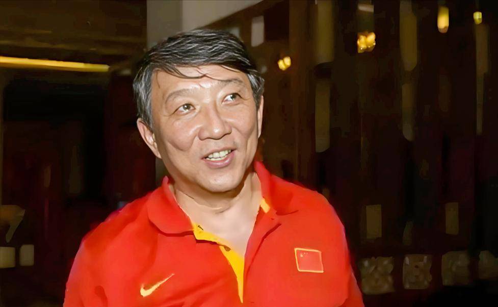 宫鲁鸣暗示李梦或缺席亚洲杯后者发文暂别国家队